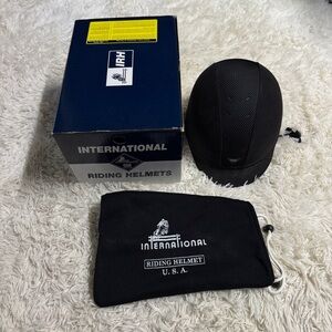 New 7 1/2 Black IRH Air 10 Horseback Riding English Helmet